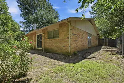1137 Meadow Creek Court, Lancaster, TX 75146 - Photo 33