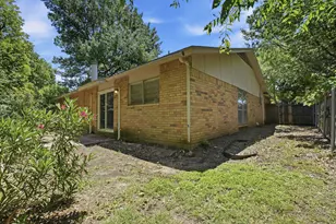 1137 Meadow Creek Ct, Lancaster, TX 75146 - Photo 33