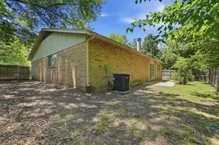 1137 Meadow Creek Ct, Lancaster, TX 75146 - Photo 35