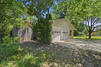 1137 Meadow Creek Court, Lancaster, TX 75146 - Photo 3