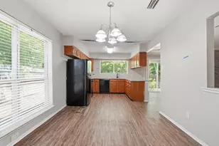 1137 Meadow Creek Ct, Lancaster, TX 75146 - Photo 17