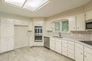1000 Briarcliff Dr, Arlington, TX 76012 - Photo 15