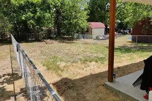 1014 Pine St, Bonham, TX 75418 - Photo 11