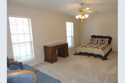 953 Meadowdale Circle, Garland, TX 75043 - Photo 17