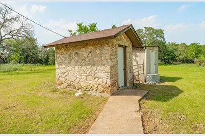 5544 Fm 927, Walnut Springs, TX 76690 - Photo 23