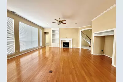 525 Salisbury Drive, Grand Prairie, TX 75052 - Photo 9