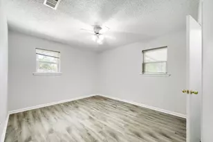 917 Stratford Dr, Bedford, TX 76021 - Photo 17