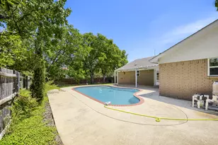 917 Stratford Dr, Bedford, TX 76021 - Photo 21