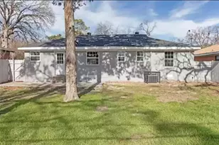 8720 Odom Dr, Dallas, TX 75217 - Photo 23