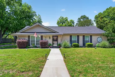 1218 Crestwood Drive, Cleburne, TX 76033 - Photo 1