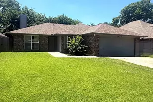 1212 Eagle Lake Dr, Azle, TX 76020 - Photo 1