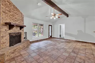 1104 Woodridge Dr, Azle, TX 76020 - Photo 5