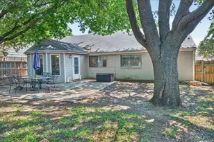4317 Winchester Ct, Grand Prairie, TX 75052 - Photo 35