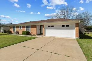 1118 Cozby St E, Benbrook, TX 76126 - Photo 5