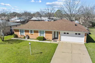 1118 Cozby Street E, Benbrook, TX 76126 - Photo 7