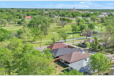 407 Henderson Street, Bonham, TX 75418 - Photo 29