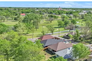 407 Henderson St, Bonham, TX 75418 - Photo 29