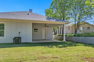 407 Henderson St, Bonham, TX 75418 - Photo 27