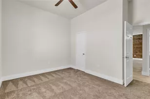 407 Henderson St, Bonham, TX 75418 - Photo 11