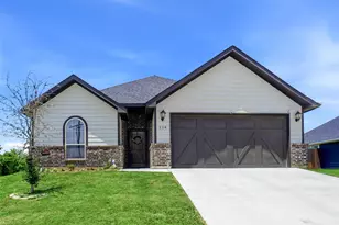 214 Clover Cir, Weatherford, TX 76086 - Photo 1