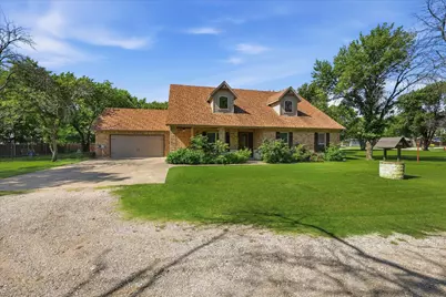 108 S Walnut Street, Roanoke, TX 76262 - Photo 3