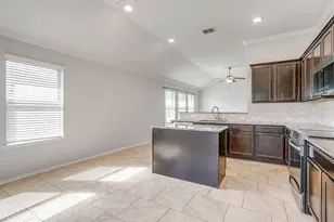 377 Coral Vine Ln, Burleson, TX 76028 - Photo 17