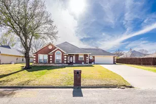 1466 Oakwood Dr, Stephenville, TX 76401 - Photo 3