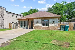 303 E Brockett St, Sherman, TX 75090 - Photo 3