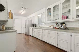 1318 Halifax St, Grand Prairie, TX 75050 - Photo 5