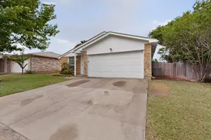 414 Blueberry Hill Ln, Mansfield, TX 76063 - Photo 3