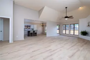 2117 N Aspenwood Dr, Grapevine, TX 76051 - Photo 5