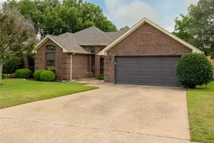 2117 N Aspenwood Dr, Grapevine, TX 76051 - Photo 3