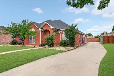 2205 Davin Drive, Carrollton, TX 75006 - Photo 3