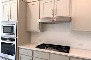 8121 Bromley Dr, Dallas, TX 75231 - Photo 11