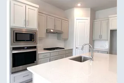 8121 Bromley Drive, Dallas, TX 75231 - Photo 9