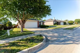 10332 Trevino Ln, Benbrook, TX 76126 - Photo 3