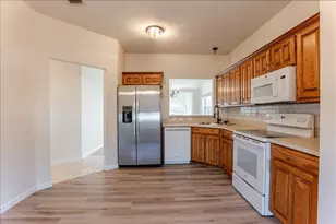 10332 Trevino Ln, Benbrook, TX 76126 - Photo 11