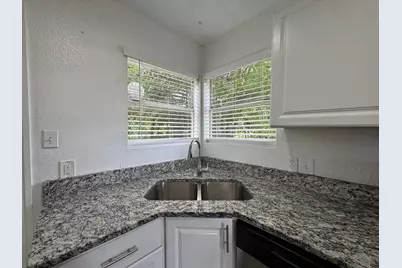 5633 Curzon Avenue, Fort Worth, TX 76107 - Photo 9