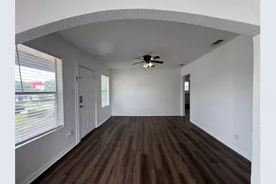 5633 Curzon Avenue, Fort Worth, TX 76107 - Photo 5