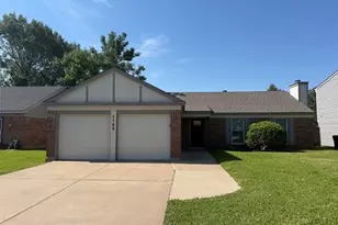 1702 Crimson Ct, Arlington, TX 76018 - Photo 3