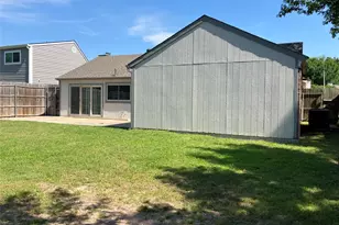 1702 Crimson Ct, Arlington, TX 76018 - Photo 27