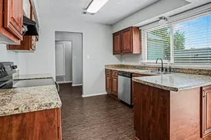 1702 Crimson Ct, Arlington, TX 76018 - Photo 13