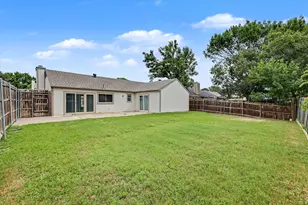 1702 Crimson Ct, Arlington, TX 76018 - Photo 25