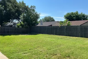 1702 Crimson Ct, Arlington, TX 76018 - Photo 27