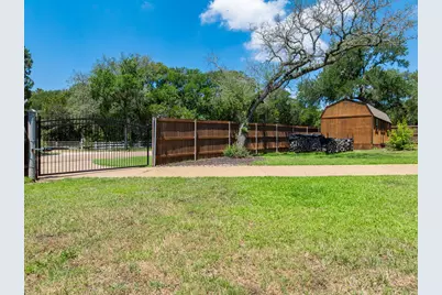 100 Twisted Oak Lane, Crawford, TX 76638 - Photo 5