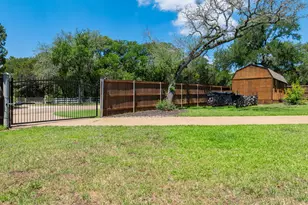 100 Twisted Oak Ln, Crawford, TX 76638 - Photo 5