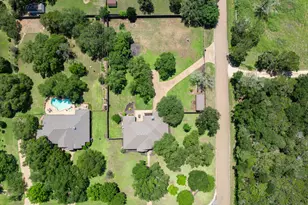 100 Twisted Oak Ln, Crawford, TX 76638 - Photo 3