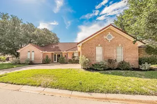 816 S Havenwood Ln, Fort Worth, TX 76112 - Photo 3