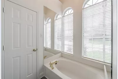 816 S Havenwood Lane, Fort Worth, TX 76112 - Photo 23