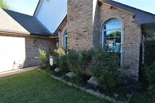 4108 Goodnight Cir, Haltom City, TX 76137 - Photo 3